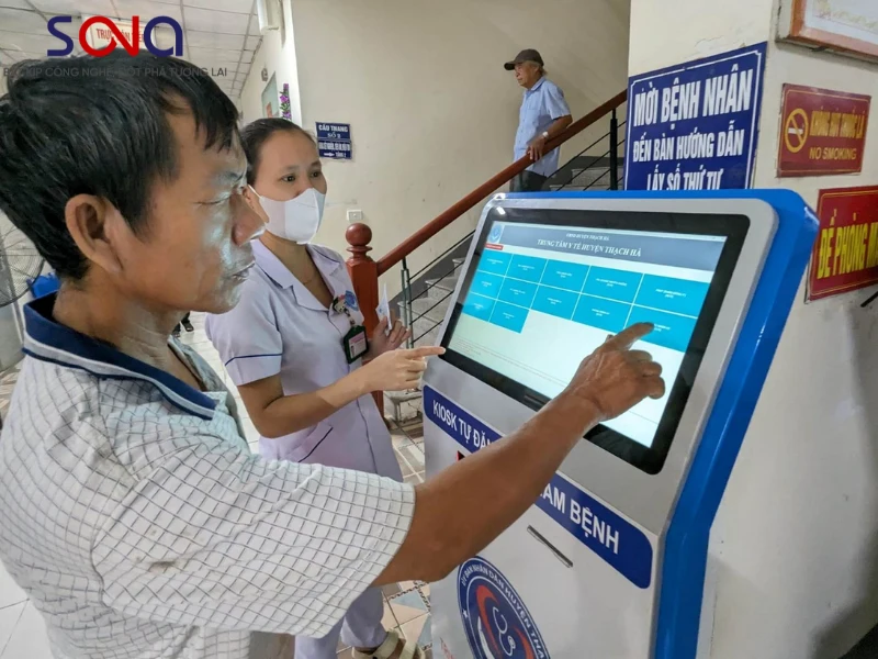 Màn hình tương tác tại trạm y tế 
