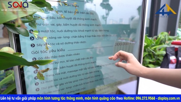 Màn hình LCD chân đứng