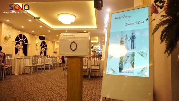 Màn hình quảng cáo chữ A 43 inch