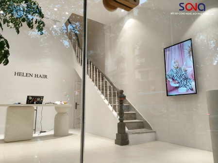 màn hình quảng cáo treo tường 32 inch