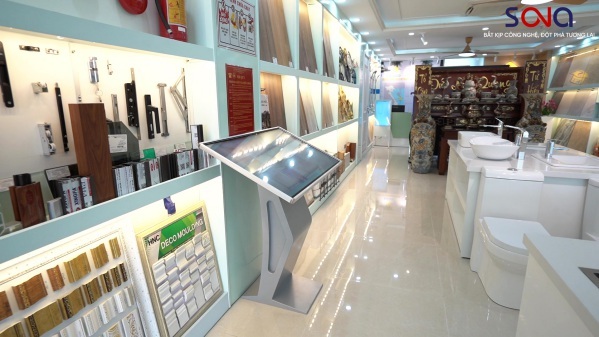 Màn hình quảng cáo chân quỳ